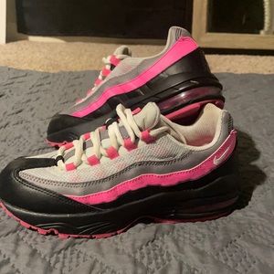 Girls Nike Airmax size 2.5